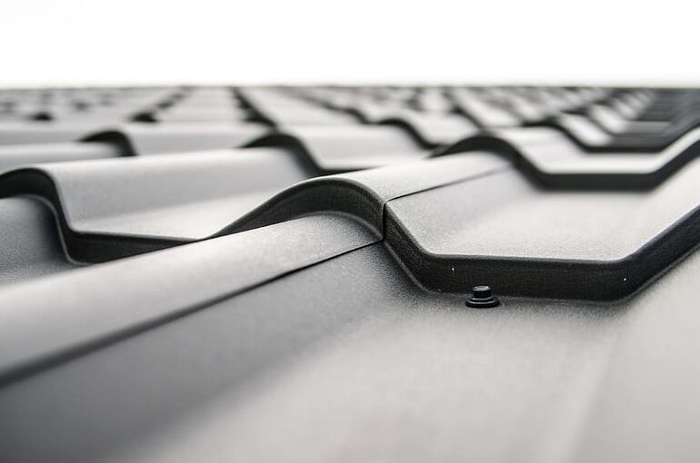 architecture-black-and-white-corrugated-pattern