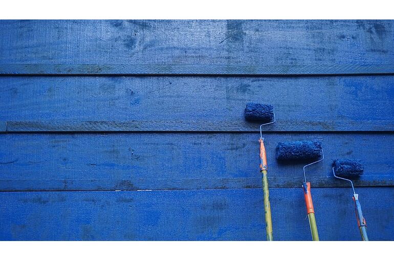 paint-blue-wall-lackluster